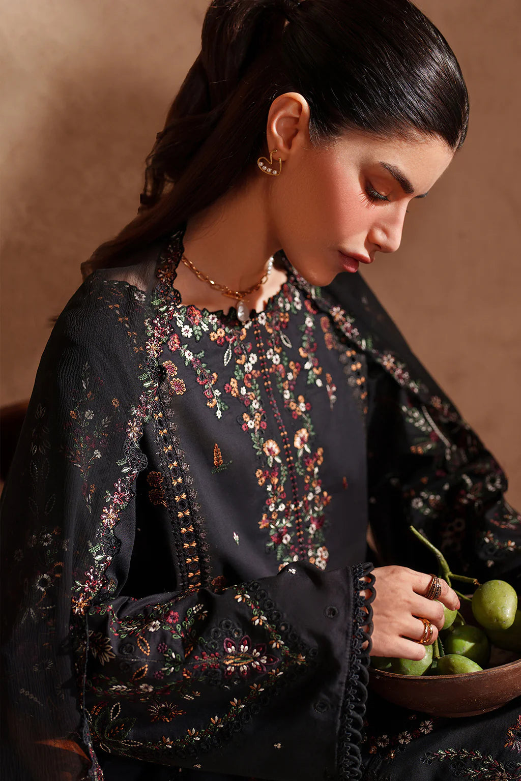IZNIK - 3PC LAWN EMBROIDERED SHIRT WITH CHIFFON EMBROIDERED DUPATTA AND TROUSER