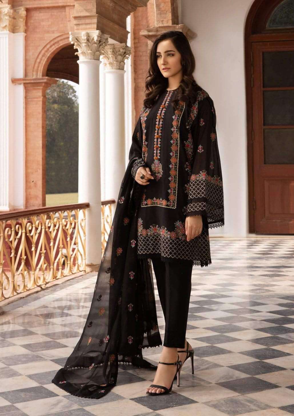 Lawn Unstitched Embroidered 3pc Suit With Bamber Chiffon Embroidered Dupatta
